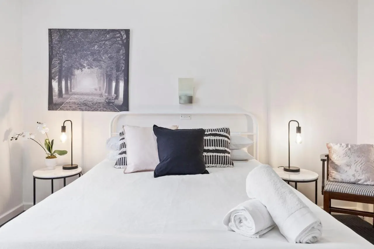 Апартаменты Scandi-Chic Riverside Hideaway Near Attractions Хобарт
