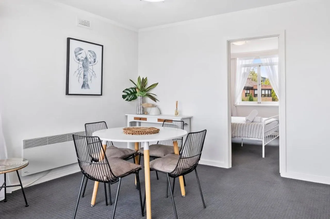Scandi-Chic Riverside Hideaway Near Attractions Hobart Apartment